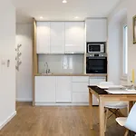 Dominus, Modernly Decorated In Center Apartment *